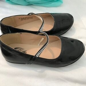 Girls patent leather shoe